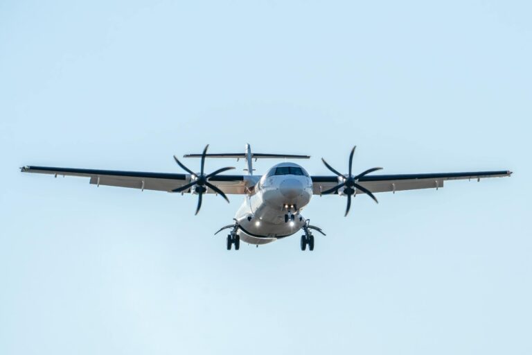 ATR 72 turboprop aircraft similar to that used by Skybus on the Newquay to London Gatwick PSO route